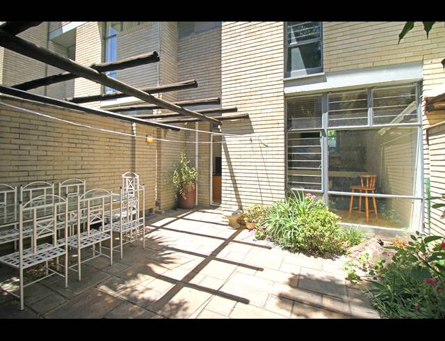 2 BEDROOM APARTMENT FOR SALE IN NORWOOD